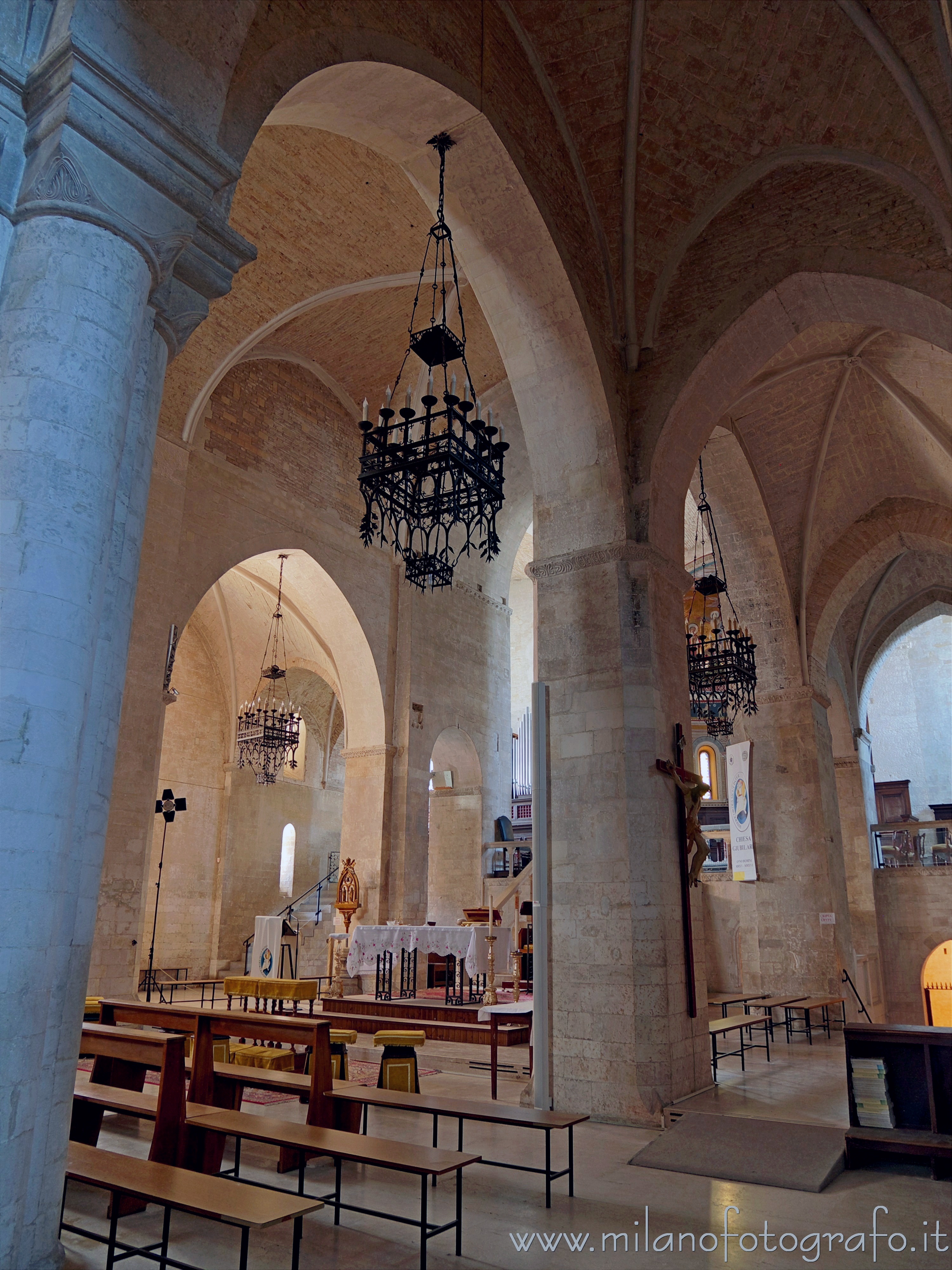 Osimo (Ancona) - Arcate all'interno dalla Concattedrale di Osimo